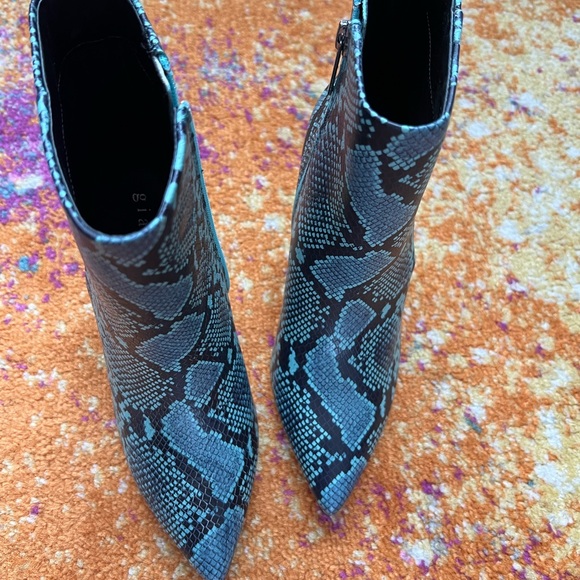 New Gianni Bini Fawlie Snake Print Leather Clear Flared Heel Booties - Picture 14 of 15